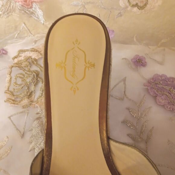 Footcandy Gold Wedge Sandals with Cross-Strap Design And Rope Sole.Beachy. - Picture 2 of 10